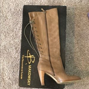 B Makowsky Desert Tan Leather Boots